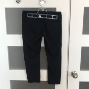 COPY - Lululemon crop wunder under mid rise